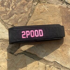 2 pood weightlifting belt in a size small.